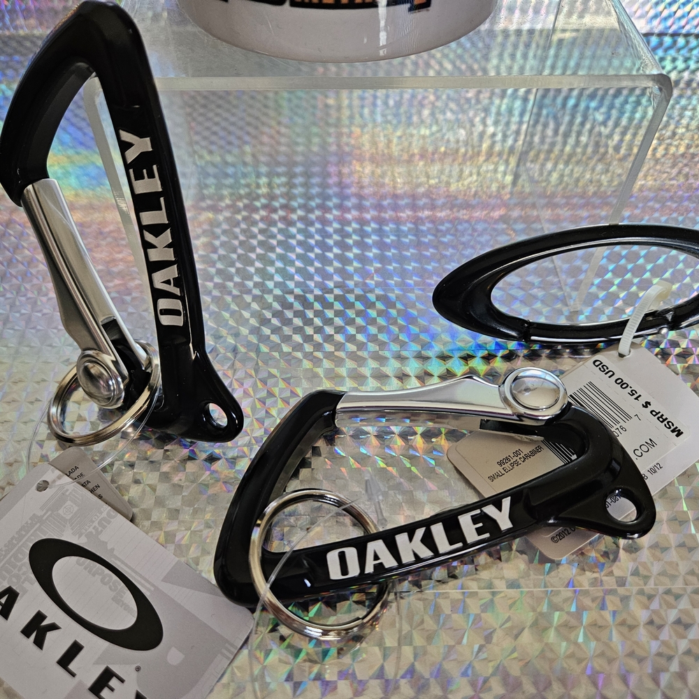 Oakley Black and White Gear Collection - Picture 3 of 7